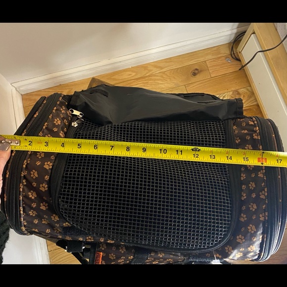 PREFER PETS duffel bag. Bought on Wayfair for $100. For dog or cat. Used once - Picture 11 of 11